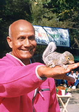 Sri-Chinmoy-running-on-track